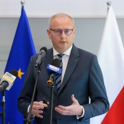 Wojewoda Wielkopolski Łukasz Mikołajczyk podczas konferencji prasowej