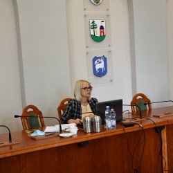 Przewodnicząca Rady Powiatu Kępińskiego Jolanta Jędrecka podczas XXII Sesji Rady Powiatu Kępińśkiego