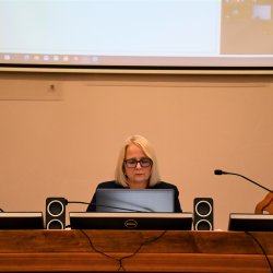 Przewodnicząca Rady Powiatu Kępińskiego Jolanta Jędrecka podczas Sesji Rady Powiatu Kępińskiego