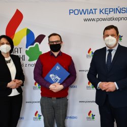 Starosta Kępiński Robert Kieruzal, Wicestarosta Kępiński Alicja Śniegocka oraz Maciej Michałowski