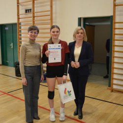Wicedyrektor ZSP Nr 1 w Kępnie Katarzyna Grabicka, Hanna Sasin, Wicestarosta Kępiński Renata Ciemny